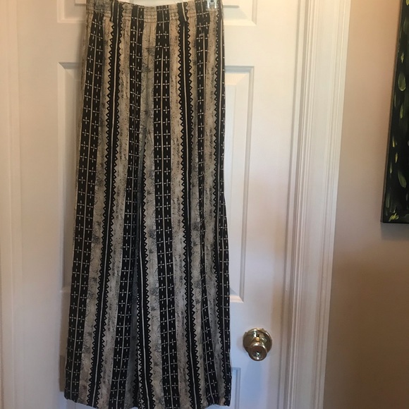 Evidence wide leg pants with belt loops. Great condition - Picture 2 of 4